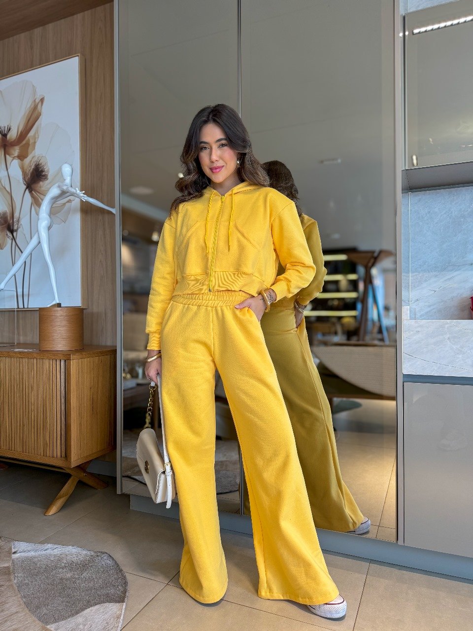 Conjunto de Moletom Amarelo com Zíper Conforto e Estilo